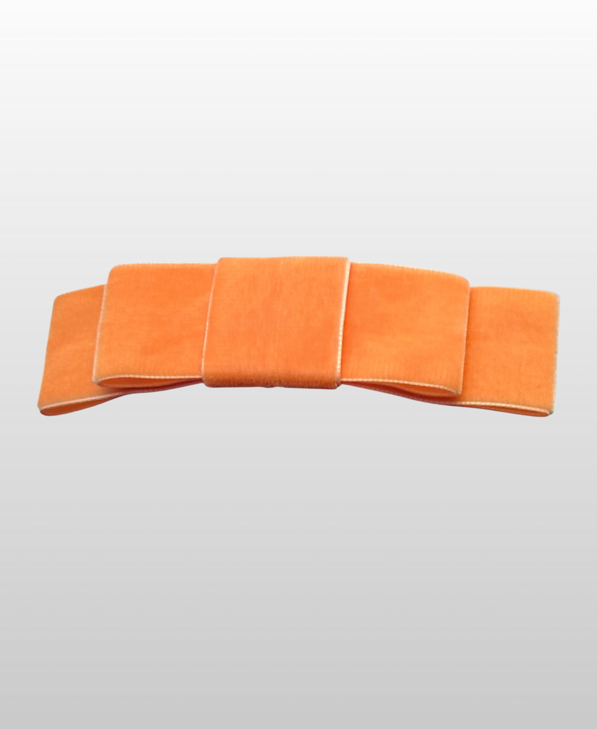 Nœud minimaliste confectionné dans un somptueux velours d'une teinte orange vif.